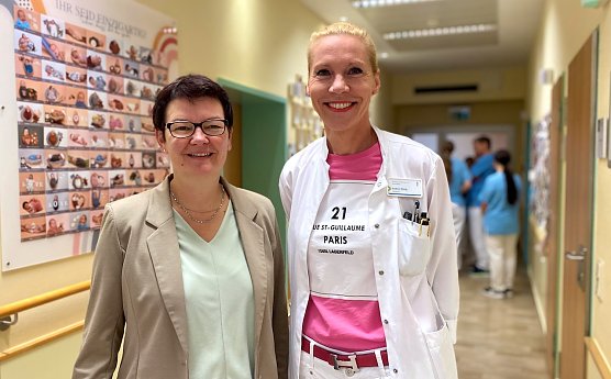 L&auml;ndr&auml;tin Frau Dr. Frant mit Chef&auml;rztin Frau K&ouml;nig (Foto: Eichsfeld Klinikum)