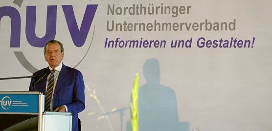 Gerhard Schr&ouml;der bei seiner Festrede (Foto: nnz)