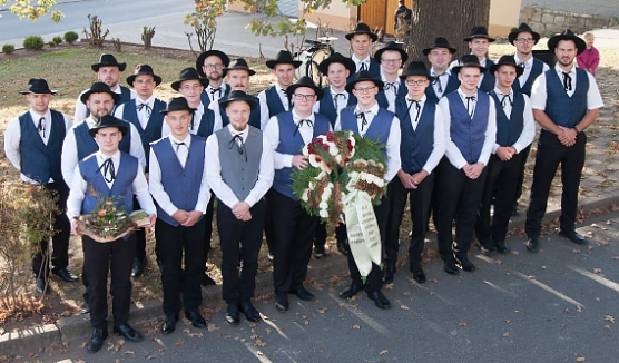 Die Ecklingeröder Kirmesburschen (Foto: Adrian Ballüer) Die Ecklingeröder Kirmesburschen (Foto: Adrian Ballüer)