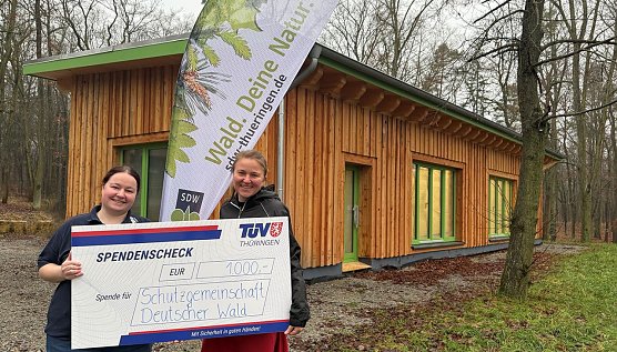 Die Weihnachtsspende des T&Uuml;V ging an die Schutzgemeinschaft Deutscher Wald (Foto: T&Uuml;V Th&uuml;ringen)