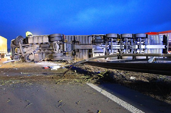 Unfall auf der Autobahn heute Morgen (Foto: S.Dietzel) Unfall auf der Autobahn heute Morgen (Foto: S.Dietzel)