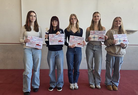 Die Preisträgerinnen des Fremdsprachenwettbewerbs Nordthüirngen (Foto: Bianca Tschakert) Die Preisträgerinnen des Fremdsprachenwettbewerbs Nordthüirngen (Foto: Bianca Tschakert)