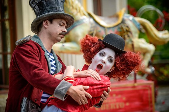 Szene aus "Die Magd als Herrin" (Foto: Theater Nordhausen)