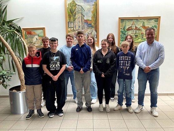 Der neue Jugendbeirat der Stadt Leinefelde-Worbis (Foto: Stadt Leinefelde-Worbis) Der neue Jugendbeirat der Stadt Leinefelde-Worbis (Foto: Stadt Leinefelde-Worbis)