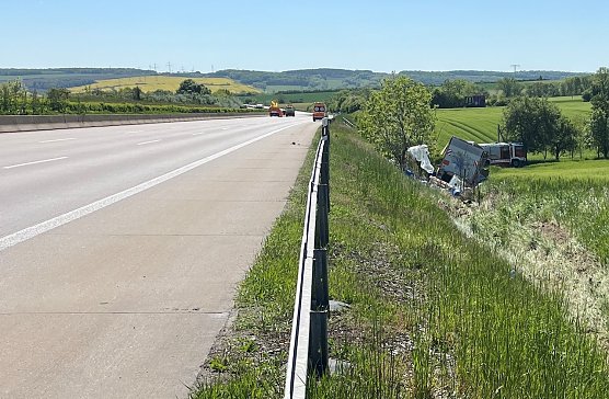 Unfall auf der A4 heute Mittag (Foto: Autobahnpolizei) Unfall auf der A4 heute Mittag (Foto: Autobahnpolizei)