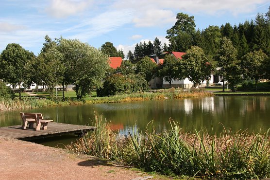 Dorfteich in Kirchohmfeld (Foto: R.Weißbach) Dorfteich in Kirchohmfeld (Foto: R.Weißbach)