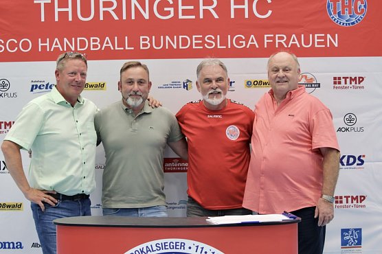 Wegbereiter und Begleiter der sportlichen Erfolge: THC-Gesellschafter Robert B&ouml;hm, B&uuml;rgermeister Matthias Reinz, Vereinsboss Harald Zanker und THC-Gesellschafter Helmut Peter (v.l.n.r) (Foto: Eva Maria Wiegand)