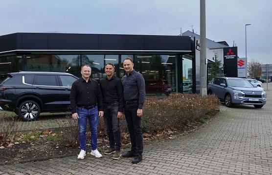 Von links: Sebastian Langer (Kalkh&uuml;tte), Alf Grabinski (Caf&eacute; Central) und Andreas Peter (Gesch&auml;ftsf&uuml;hrer Autohaus Peter Gruppe) wollen die Tradition des Ballgeschehens in Nordth&uuml;ringen wieder beleben. (Foto: privat)