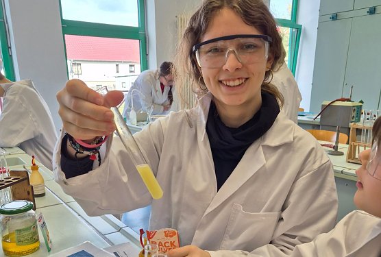 Experimente werden zum Tag der offenen T&uuml;r auch angeboten.  (Foto: Nadine B&ouml;hlitz)