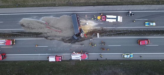 Verunfallter Lkw auf der A38 (Foto: S. Dietzel)