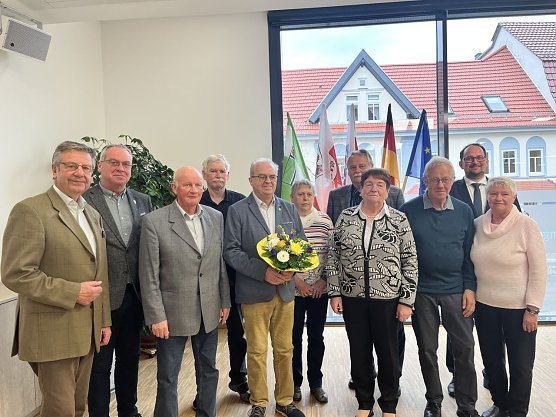 v.l.n.r.: Rolf Berend (Versammlungsleiter), Siegfried Fahrig (Ortsteilb&uuml;rgermeister Dingelst&auml;dt), Winfried Wilhelm (2. stv. Vorsitzender), Arno Wiederhold (Beisitzer), Harald Siebigteroth (Vorsitzender), Rowitha Iseke (Beisitzerin), Harald Laufer (1. stv. Vorsitzender), Angelika Nolte (Beisitzerin), Stefan Pferner (Beisitzer), Thad&auml;us K&ouml;nig, Elisabeth Diegmann (Beisitzerin). (Foto: Kerstin Stark)
