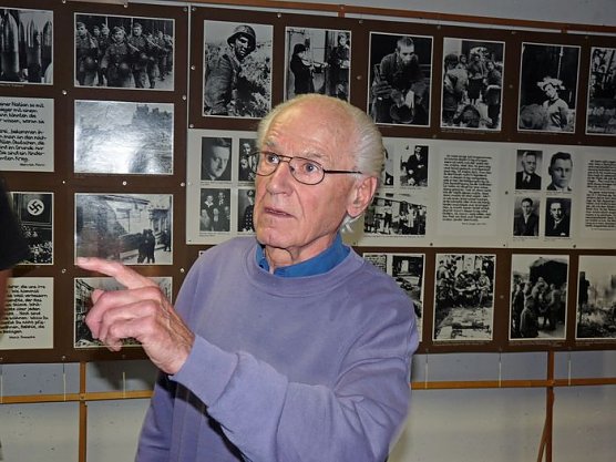 Ausstellung und Zeitzeugengespr&auml;ch (Foto: Karl-Heinz Herrmann)