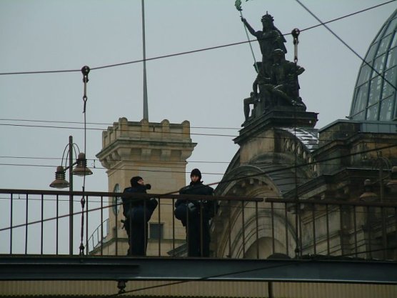 Die Polizei &uuml;berwachte Bahnhof, Gleise und Unterf&uuml;hrungen (Foto: Anonymus)