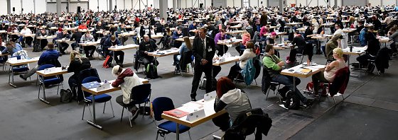Bild: Rund 2000 Pr&uuml;flinge