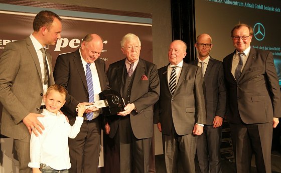 Bild: Schl&uuml;ssel&uuml;bergabe