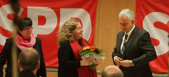 Bild: Dorothea Marx gratuliert Lemme als erste