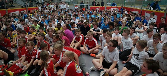 Bild: &Uuml;ber 300 M&auml;dchen und Jungen machen mit