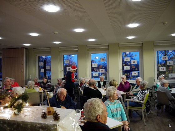 Bild: Adventsmarkt im Seniorenheim
