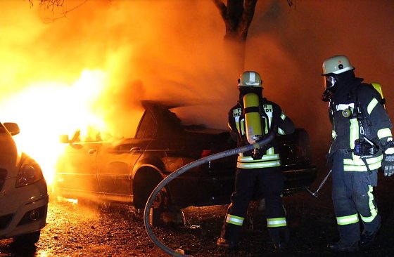 Bild: PKW in Flammen