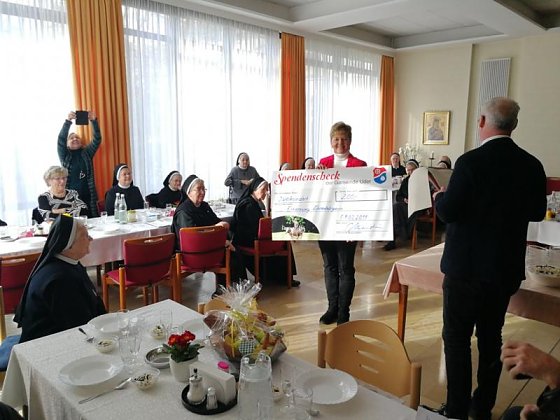 Bild: Spenden&uuml;bergabe