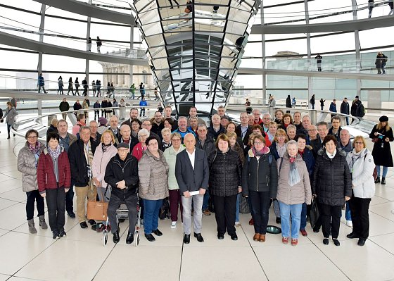 Bild: Gruppe im Bundestag