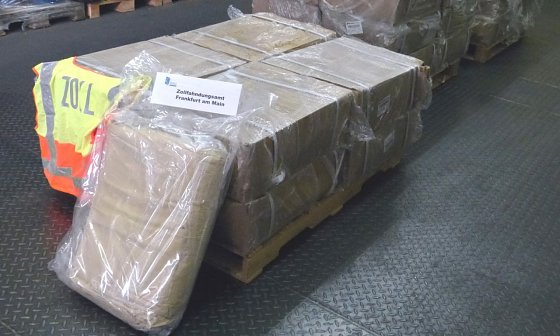 Bild: Beispielfoto des ZFA Frankfurt am Main: 900 Kilogramm Pre-Precursor in Pulverform