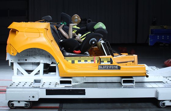 Bild: ADAC Kindersitztest: Erfreulich: mehr als die H&auml;lfte (14 Kindersitze) konnten mit gut und sieben mit befriedigend bewertet werden.