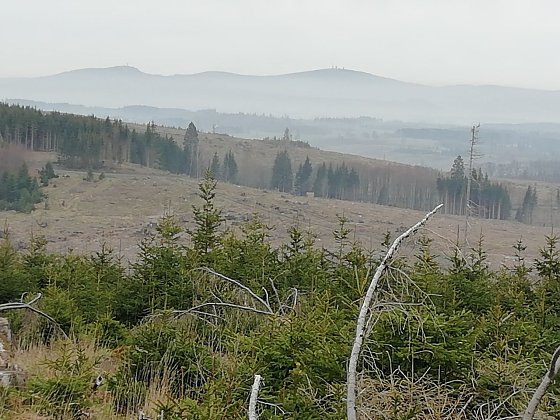 Bild: Der Brocken und Wurmberg im Hintergrund, Fr&uuml;hnebel bei 10 Grad