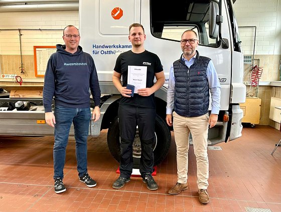 Bild: Von links: Alexander Hoffmann (Landesinnungsverband), Robert Rausch, Dietmar Hoffmann (Landesinnungsverband)