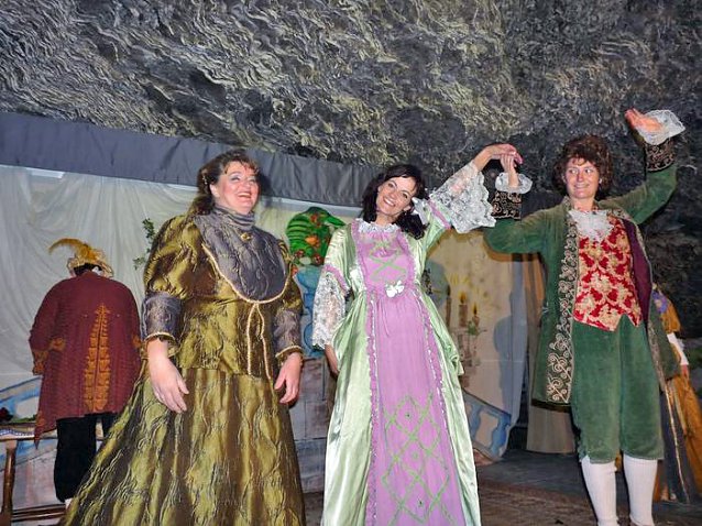 Bild: In H&ouml;hle gefeiert