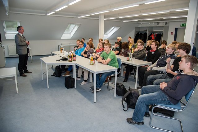 Bild: Gymnasiasten bei den EW