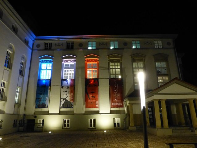 Bild: Drei Farben f&uuml;r's Theater