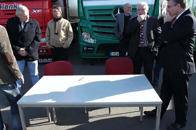 Bild: Leerer Tisch