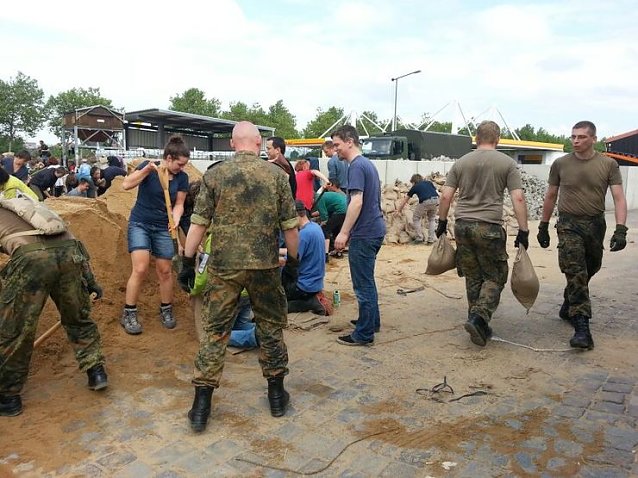 Bild: Sondersh&auml;user Soldaten im Einsatz
