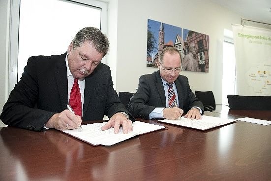 Bild: Riese, Gabel bei der Unterschrift