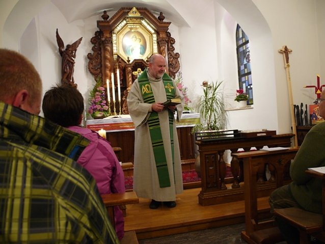 Bild: Hl. Messe im Kleinen Paradies
