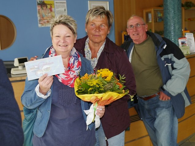 Bild: 2 Millionste und eine Besucherin