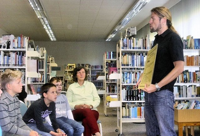 Bild: In der Bibliothek