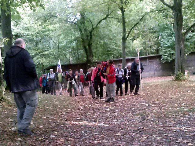 Bild: Pilgergruppe auf dem H&uuml;lfensberg