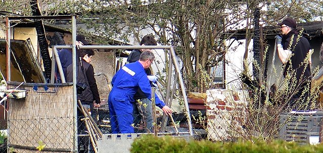 Bild: Brandschutt untersucht