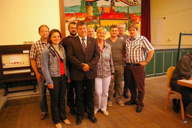 Bild: Neuer Ortsrat mit OT-B&uuml;rgermeister und Gerd Reinhardt
