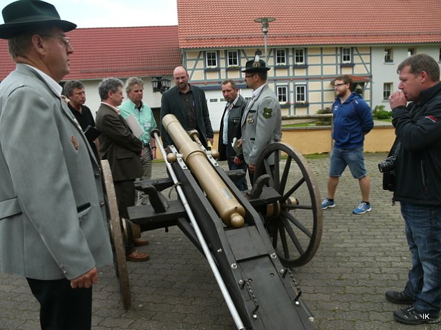Bild: An der Kanone