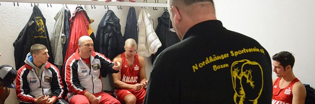 Bild: Besprechung in der Kabine