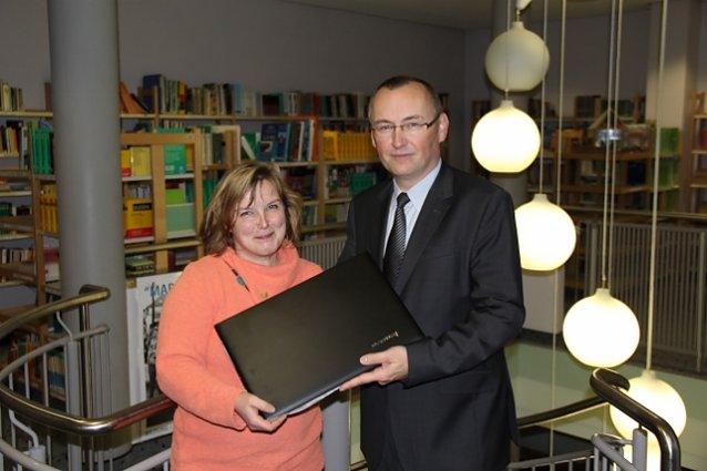 Bild: Bibliothek im Gymnasium