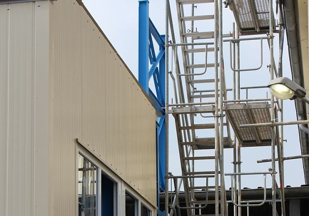 Bild: Neue Seilfahrtsbr&uuml;cke wird montiert