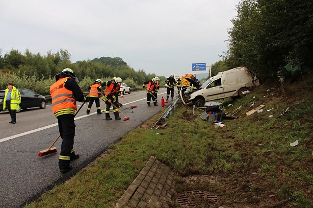 Bild: Feuerwehr beim Reinigen