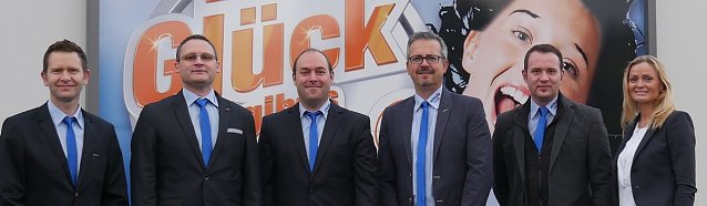 Bild: Gesch&auml;ftsf&uuml;hrerin (rechts) und die Herfag-Marktleiter