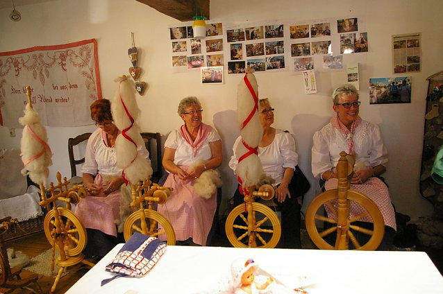 Bild: Am Spinnrad