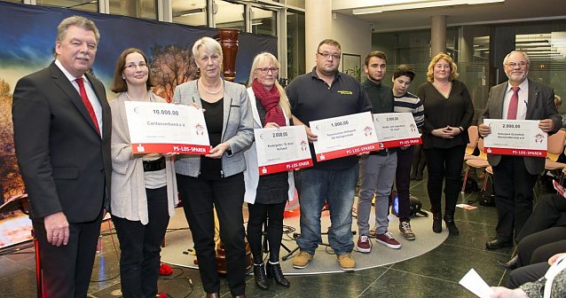 Bild: Spenden&uuml;bergabe