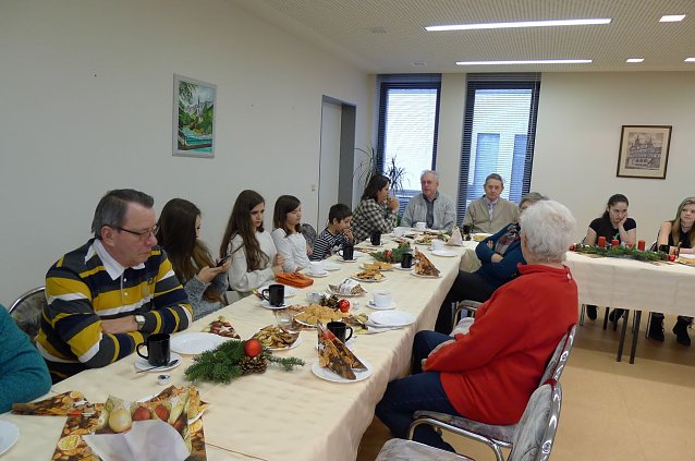 Bild: An der Kaffeetafel